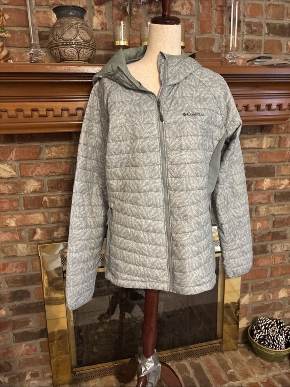 Columbia Ladies Pale Green Puffer Jacket Size XL 100% Nylon